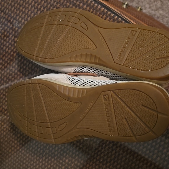 Womens Sperry Top Siders Beige Boat Shoes with A Gold Accent Size 8 (Bin1) - Picture 6 of 9